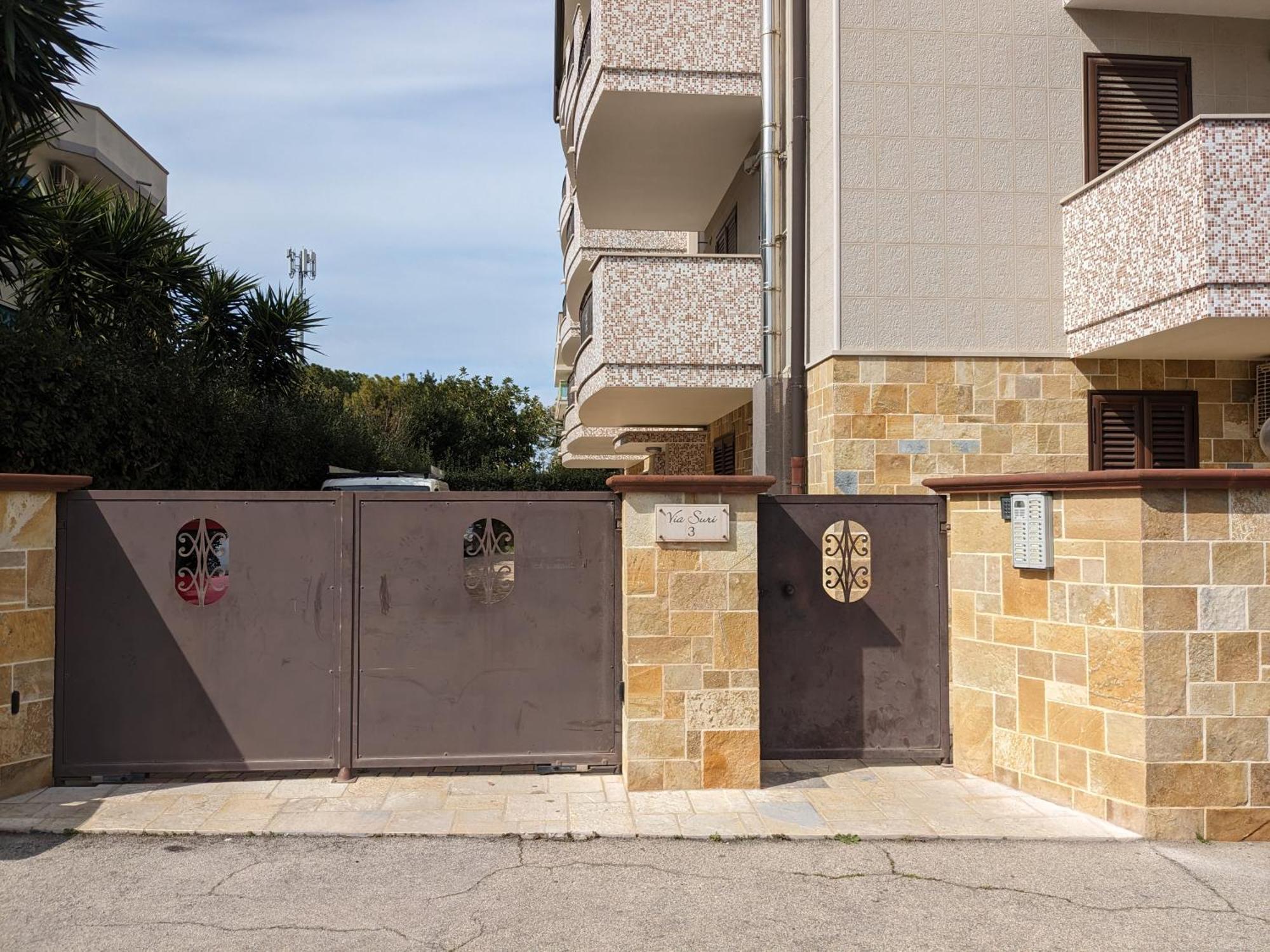 La Casa Dei Due Mari - Large Apartment With Parking Tarent Zewnętrze zdjęcie